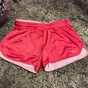 Nike short SZ S  S pink